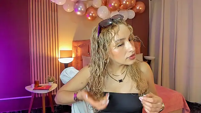 Snapshot of sensual_fer chatting on July 16, 12:35 pm sensual fer online show from July 16, 12:35 pm
