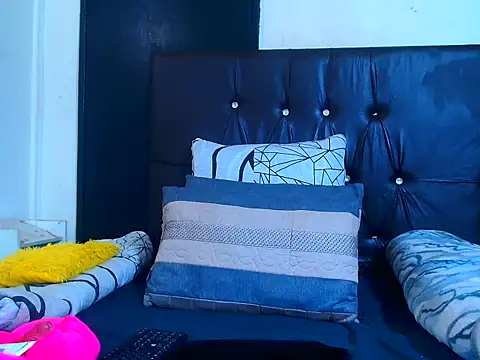 Snapshot of sexybitchh22 chatting on June 30, 9:04 pm sexybitchh22 online show from June 30, 9:04 pm