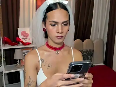 Snapshot of XxBeautyxX chatting on July 16, 7:44 pm XxBeautyxX online show from July 16, 7:44 pm