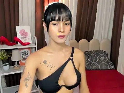 Snapshot of XxBeautyxX chatting on July 9, 8:26 am XxBeautyxX online show from July 9, 8:26 am
