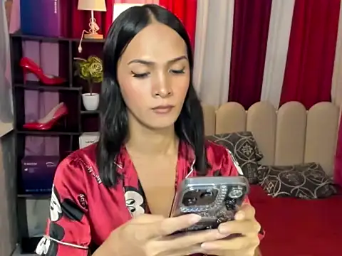 Snapshot of XxBeautyxX chatting on June 15, 7:41 am XxBeautyxX online show from June 15, 7:41 am