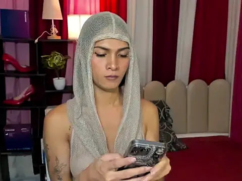 Snapshot of XxBeautyxX chatting on June 7, 8:36 pm XxBeautyxX online show from June 7, 8:36 pm