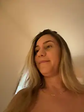 Snapshot of Betinhaalves chatting on July 8, 10:21 pm Betinhaalves online show from July 8, 10:21 pm