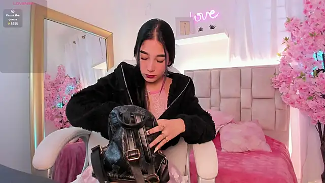 Snapshot of Violeta_Velvet_ chatting on July 15, 12:34 pm Violeta Velvet online show from July 15, 12:34 pm