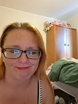 Snapshot of Naughtybutnicedaisy chatting on June 27, 12:33 pm Naughtybutnicedaisy online show from June 27, 12:33 pm