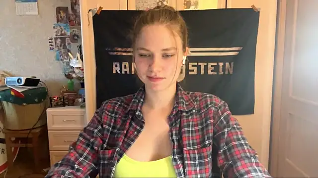 Snapshot of Codi_Rostersy chatting on July 7, 5:27 pm Codi Rostersy online show from July 7, 5:27 pm