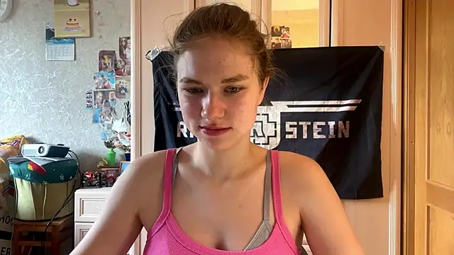 Snapshot of Codi_Rostersy chatting on July 6, 8:21 am Codi Rostersy online show from July 6, 8:21 am