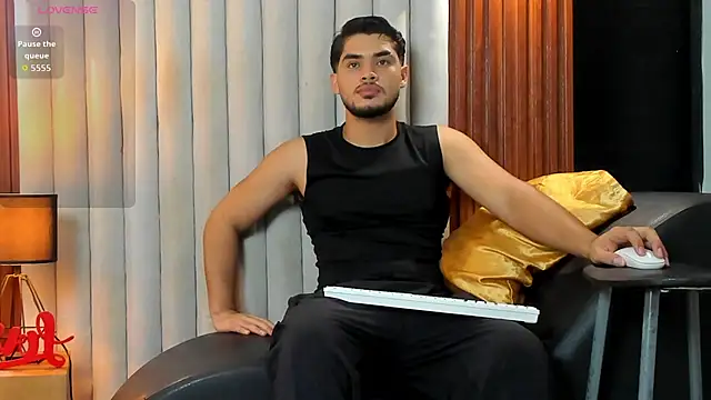 Snapshot of luciano_vitale chatting on July 15, 11:39 am luciano vitale online show from July 15, 11:39 am
