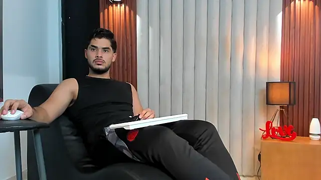 Snapshot of luciano_vitale chatting on July 16, 6:38 pm luciano vitale online show from July 16, 6:38 pm