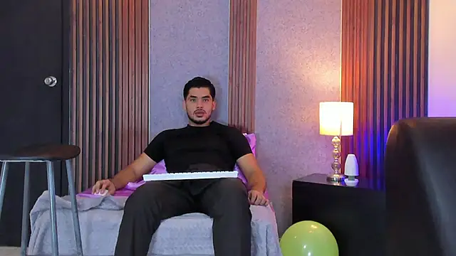 Snapshot of luciano_vitale chatting on July 6, 12:23 pm luciano vitale online show from July 6, 12:23 pm