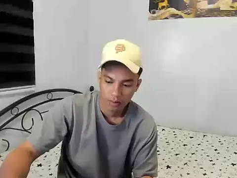 Snapshot of urfucker_vinz chatting on July 17, 2:47 pm urfucker vinz online show from July 17, 2:47 pm