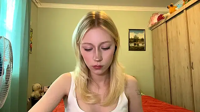 Snapshot of BossedFrog chatting on June 19, 2:23 pm BossedFrog online show from June 19, 2:23 pm