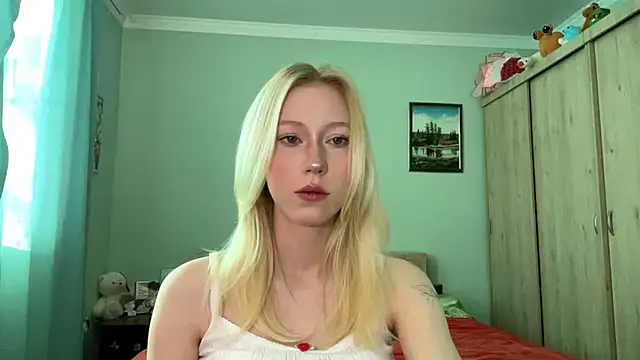 Snapshot of BossedFrog chatting on June 18, 2:11 pm BossedFrog online show from June 18, 2:11 pm
