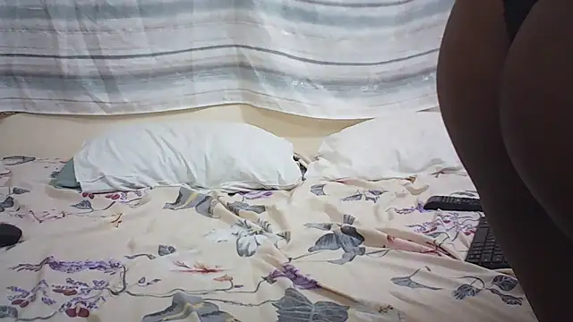 nicolesbiggy online show from June 4, 12:54 pm