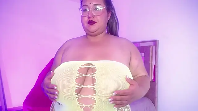Snapshot of HoneyBunnyBBW chatting on June 24, 1:48 am HoneyBunnyBBW online show from June 24, 1:48 am