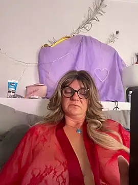Snapshot of DirtyMarie80 chatting on June 5, 5:56 am DirtyMarie80 online show from June 5, 5:56 am