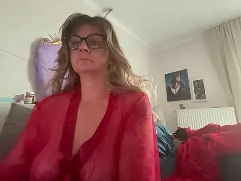 Snapshot of DirtyMarie80 chatting on June 11, 4:53 am DirtyMarie80 online show from June 11, 4:53 am