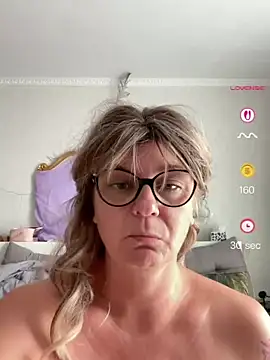 Snapshot of DirtyMarie80 chatting on July 12, 10:27 am DirtyMarie80 online show from July 12, 10:27 am