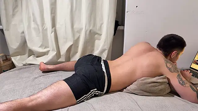 69sexyyboyy online show from June 4, 8:46 pm