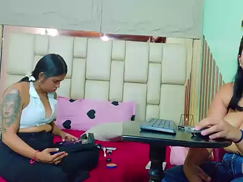 Snapshot of KatANDfer chatting on June 28, 11:38 am KatANDfer online show from June 28, 11:38 am