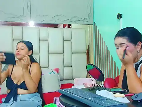 Snapshot of KatANDfer chatting on July 6, 12:45 pm KatANDfer online show from July 6, 12:45 pm