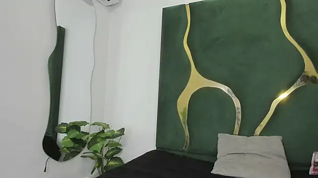 Snapshot of Mila_petiteasm chatting on June 30, 12:16 pm Mila petiteasm online show from June 30, 12:16 pm
