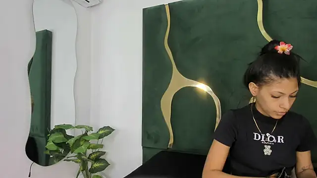 Snapshot of Mila_petiteasm chatting on July 11, 12:27 pm Mila petiteasm online show from July 11, 12:27 pm