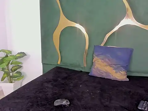 Snapshot of Mila_petiteasm chatting on June 15, 12:49 pm Mila petiteasm online show from June 15, 12:49 pm