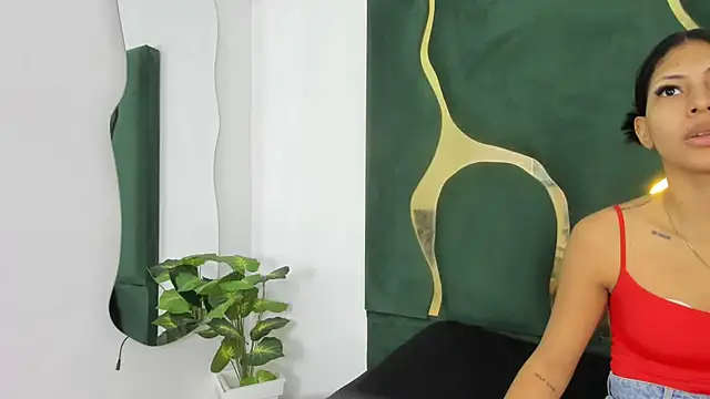 Snapshot of Mila_petiteasm chatting on July 7, 12:20 pm Mila petiteasm online show from July 7, 12:20 pm