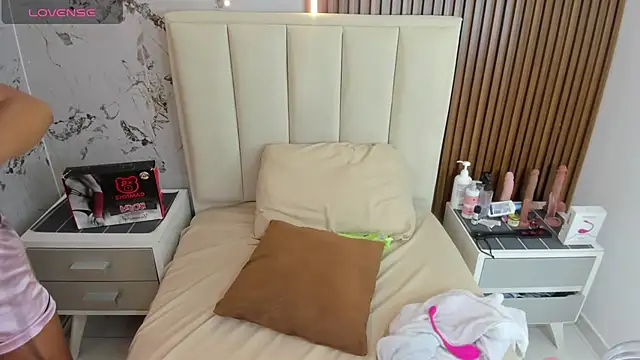 NINAMARTINS online show from July 10, 3:50 am