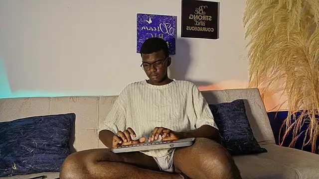 Snapshot of xavier_cole chatting on July 9, 7:35 pm xavier cole online show from July 9, 7:35 pm