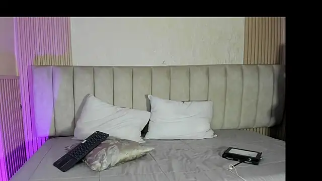 Snapshot of julimonroe_ chatting on June 27, 1:33 am julimonroe online show from June 27, 1:33 am