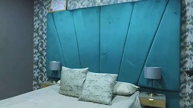 Snapshot of julimonroe_ chatting on July 16, 3:25 am julimonroe online show from July 16, 3:25 am