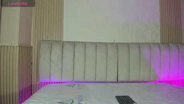 Snapshot of julimonroe_ chatting on July 2, 12:55 am julimonroe online show from July 2, 12:55 am