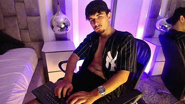 Snapshot of LucasThomson_ chatting on June 20, 4:17 am LucasThomson online show from June 20, 4:17 am