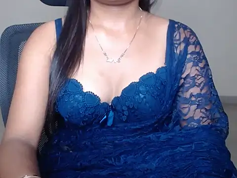 Snapshot of Elle_lala chatting on June 29, 10:15 am Elle lala online show from June 29, 10:15 am