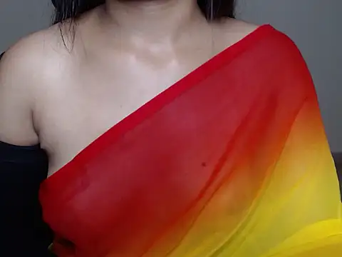 Snapshot of Elle_lala chatting on June 5, 6:52 am Elle lala online show from June 5, 6:52 am