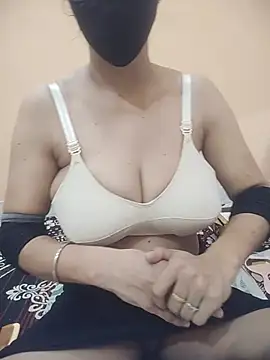 Snapshot of Anna_gougeous chatting on June 4, 6:40 am Anna gougeous online show from June 4, 6:40 am