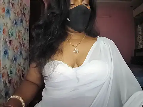 Snapshot of Meenakshy chatting on June 5, 5:34 am Meenakshy online show from June 5, 5:34 am