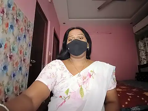 Snapshot of Meenakshy chatting on June 17, 4:56 am Meenakshy online show from June 17, 4:56 am