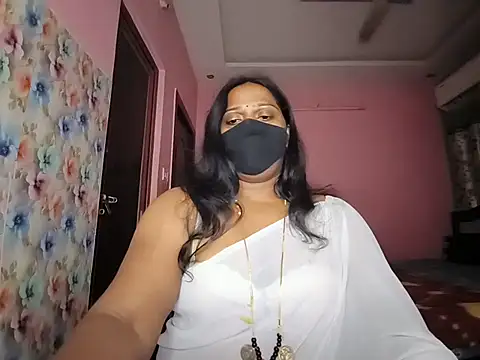 Snapshot of Meenakshy chatting on June 17, 5:34 pm Meenakshy online show from June 17, 5:34 pm