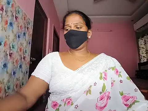 Snapshot of Meenakshy chatting on June 26, 8:42 am Meenakshy online show from June 26, 8:42 am