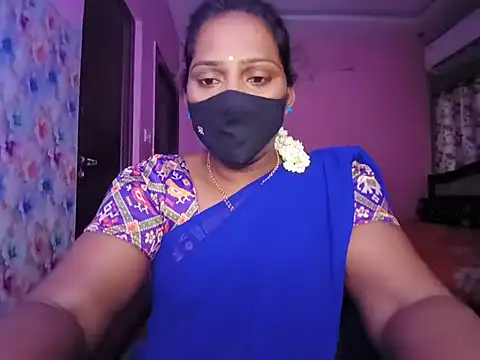 Snapshot of Meenakshy chatting on July 10, 4:45 am Meenakshy online show from July 10, 4:45 am