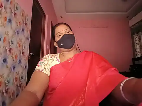Snapshot of Meenakshy chatting on July 1, 4:02 am Meenakshy online show from July 1, 4:02 am