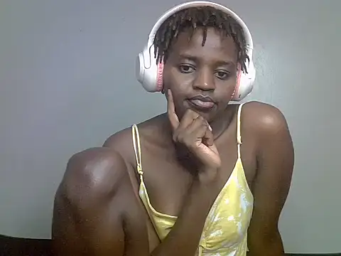 Snapshot of Sweet_smiles2 chatting on June 28, 5:14 am Sweet smiles2 online show from June 28, 5:14 am