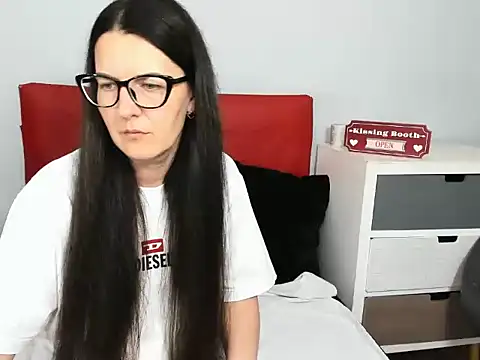Snapshot of NadiaXlove chatting on June 19, 5:52 pm NadiaXlove online show from June 19, 5:52 pm
