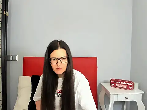 Snapshot of NadiaXlove chatting on June 19, 5:46 am NadiaXlove online show from June 19, 5:46 am