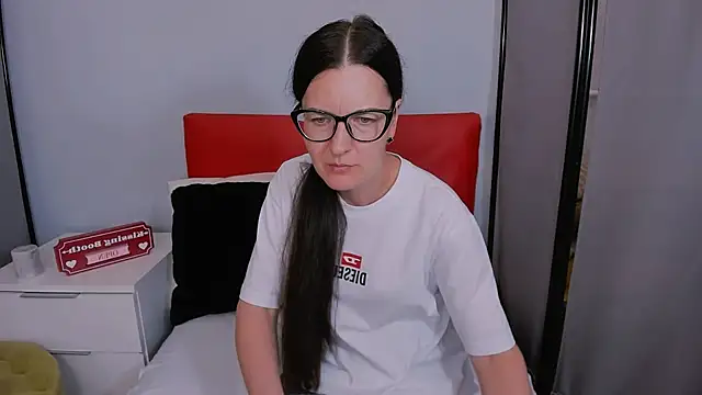 Snapshot of NadiaXlove chatting on July 1, 7:47 pm NadiaXlove online show from July 1, 7:47 pm