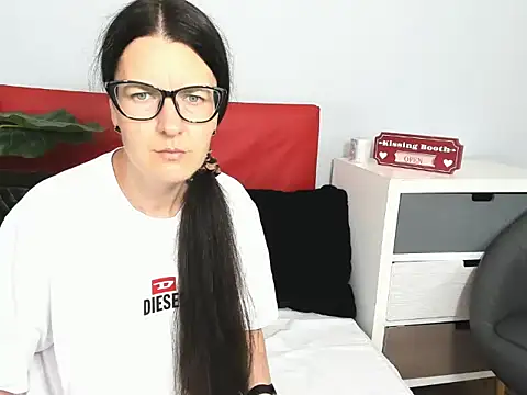 Snapshot of NadiaXlove chatting on June 22, 2:25 pm NadiaXlove online show from June 22, 2:25 pm