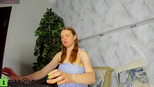 Snapshot of Kathrine-Meyer chatting on June 25, 1:14 am Kathrine-Meyer online show from June 25, 1:14 am